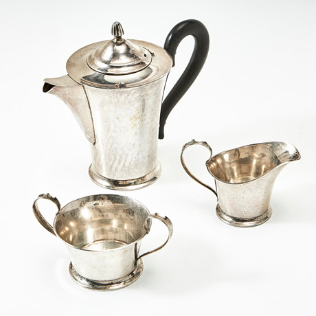 KAFFESERVIS, 3 delar, silver, J L Hultman, Stockholm 1948. på auktion hos Stockholms Auktionsverk Magasin 5