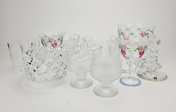 GLASFÖREMÅL, Iittala, Orrefors, Kosta Boda. på auktion hos Auktionshuset Thörner & Ek