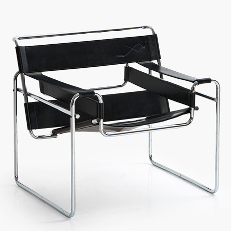 MARCEL BREUER. "Wassily Lounge Chair", för Knoll Studios, för Knoll Studios, kromad stålrörsstomme, svart läde på auktion hos Crafoord Auktioner Stockholm