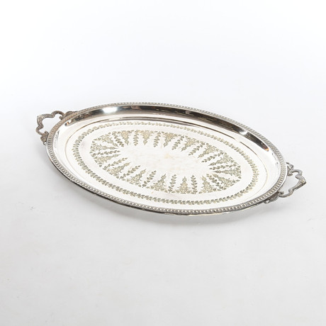 SERVERINGSBRICKA, 77 x 49 cm, nysilver, 1900-talets första hälft. på auktion hos Auktionsverket Engelholm