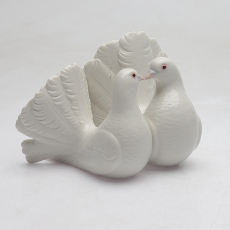 FIGURIN, porslin, turturduvor, Lladro, Spanien. på auktion hos Gomér & Andersson Norrköping