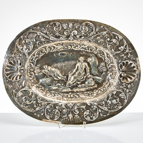 PRESENTERFAT, silver, driven dekor, barock-stil. på auktion hos Stockholms Auktionsverk Magasin 5