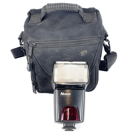 BLIXT, SPEEDLITE Di622, för Nikon iTTL Digitala Kameror med kamraväska. på auktion hos Roslagens Auktionsverk
