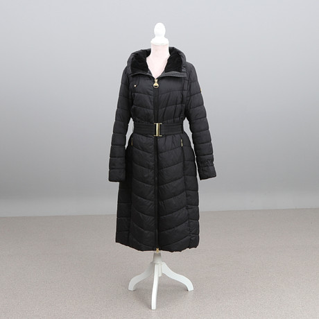 BARBOUR, DUNKAPPA. Svart "fibre down" kappa i syntetmaterial med guldfärgade beslag.