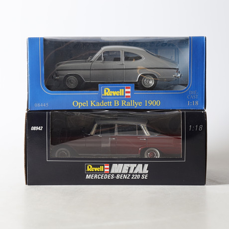 MODELLBILAR, 2 st. Mercedes samt Opel, 1:18, Revell.