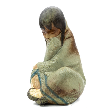 JUAN HUERTA. Figurin, Eskimåflicka, modell 2008, porslin, Spanien. på auktion hos Norrlands Auktionsverk