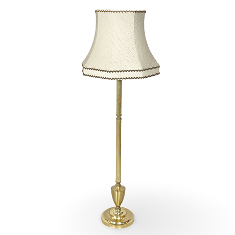 GOLVLAMPA. Metall, 1900-tal. på auktion hos Roslagens Auktionsverk