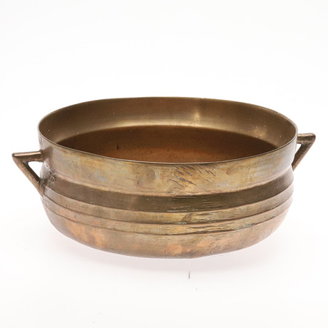 GRYTA. Mässing, monogram-märkt, 1800-tal. på auktion hos Örebro Stadsauktioner