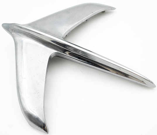 Huvornament, DeSoto, 1955, Kromad Metall.