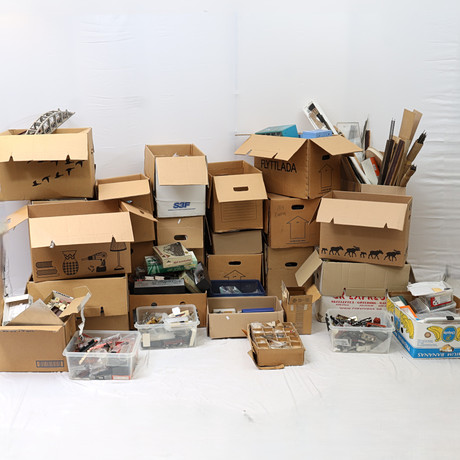 OMFATTADE SAMLING TÅGDETALJER, Fleischmann, märklin, med mera., såld på svensk auktion för 1 227 kr