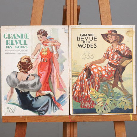 MODETIDNINGAR, Grande revue des modes, 1935 och 1937. på auktion hos Örebro Stadsauktioner