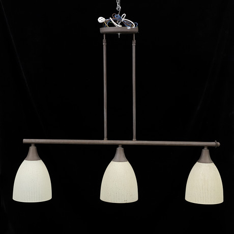 TAKLAMPA, stål/glas, 1900-talets mitt. på auktion hos Växjö Auktionskammare