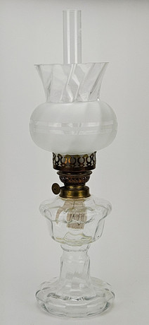 BORDSFOTOGENLAMPA, glas, Sea glasbruk. på auktion hos Auktionshuset Thörner & Ek