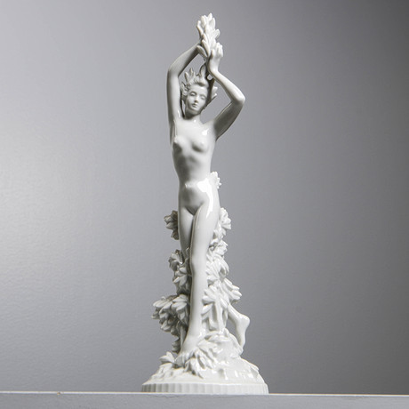 MICHAEL POWOLNY. "Daphne", porslin, Augarten, Österrike. på auktion hos Formstad Auktioner