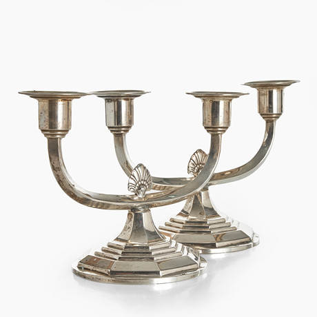 LJUSSTAKAR, ett par, silver, Art Deco. på auktion hos Crafoord Auktioner Stockholm