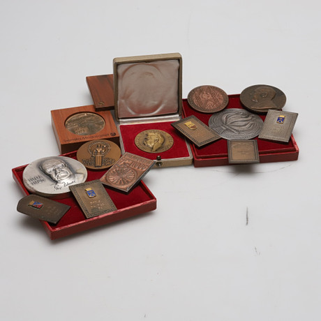 MEDALJER. 13 st, brons/koppar. Sverige, Jugoslavien, Georgien. på auktion hos Örebro Stadsauktioner