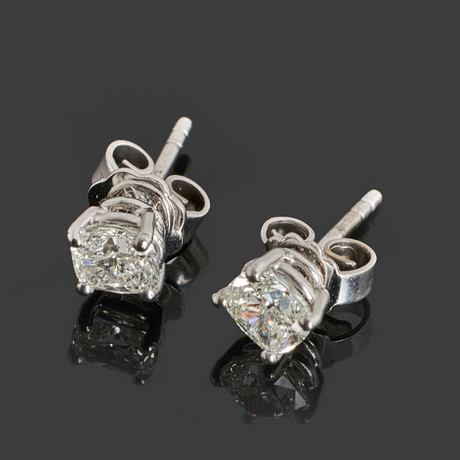 ÖRHÄNGEN, ett par, 18k vitguld, diamanter cushion modified totalt 1.04ct, Wallin jewels, certifikat medföljer. på auktion hos Crafoord Auktioner Stockholm