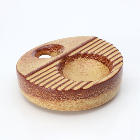 価格応相談　Ake Holm#236Rovarna pa korset ÅKE HOLM. ASHTRAY, earthenware. Signed. Ceramics & Porcelain