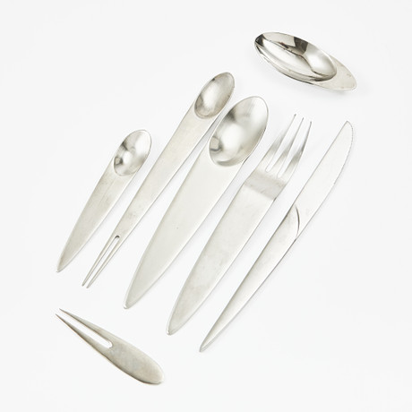NEDDA EL-ASMAR. Mat-och hors d`oeuvresbestick, 52 delar. "Appetize" Gense, rostfritt stål. på auktion hos Stockholms Auktionsverk Magasin 5
