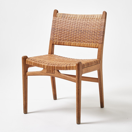 HANS J WEGNER. "CH-31", stol, Carl Hansen & Søn, Danmark, 1960-tal, ek, sits och rygg i flätad rotting. på auktion hos Stockholms Auktionsverk Magasin 5