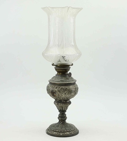 BORDSFOTOGENLAMPA, tidigt 1900. på auktion hos Hälsinglands Auktionsverk