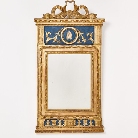 SPEGELLAMPETT, sengustavianskt stockholmsarbete, 1700-talets slut, Eric Wahlbergs art, träskuren dekor och pas på auktion hos Stockholms Auktionsverk Magasin 5