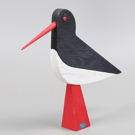 MARTIN BERNTSON. Figurin, "Strandskatan", laserat trä, Berntson Design, Halmstad, signerad. på auktion hos Växjö Auktionskammare