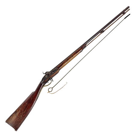 SLAGLÅSGEVÄR, 1700/1800-tal, skuren dekor av blomma på stock. på auktion hos Roslagens Auktionsverk