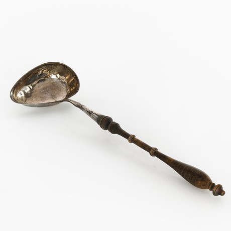 SOPPSLEV, silver, Sverige, 1800-tal, handtag i svarvat trä.
