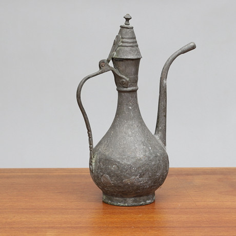 KANNA/ IBRIK, metall, troligen Osmanska riket, 1800-tal. på auktion hos Gomér & Andersson Norrköping