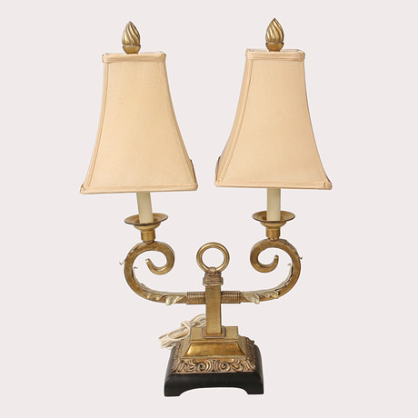BORDSLAMPA Hollywood Regency stil 2 skärmar, 1900 talets andra hälft. på auktion hos Limhamns Auktionsbyrå