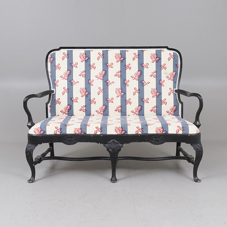 SOFFA, rokokostil, 1900-talets första hälft. på auktion hos RA Auktionsverket Norrköping