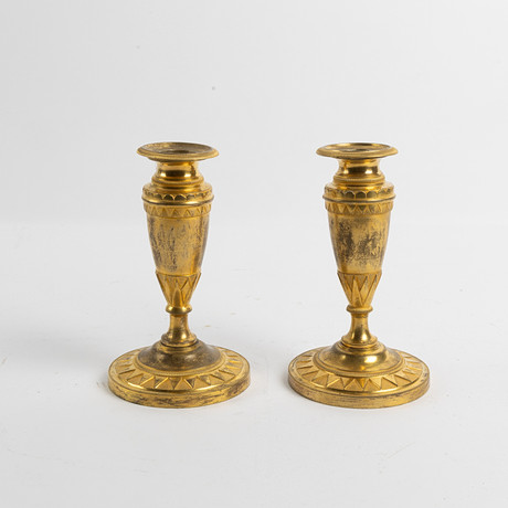 LJUSSTAKAR, snarlika, Directoire, Frankrike, omkring 1800. på auktion hos Stockholms Auktionsverk Helsingborg