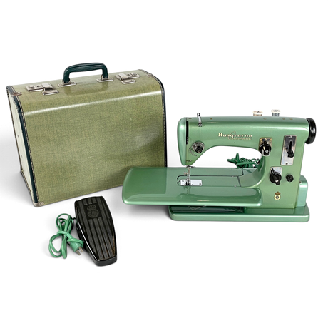 SYMASKIN. Husqvarna "Automatic CI 21", i väska, 1950/60-tal. på auktion hos Roslagens Auktionsverk