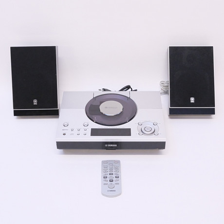 YAMAHA CD SPELARE, TVÅ HÖGTALARE.