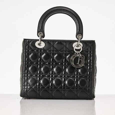 CHRISTIAN DIOR, "Lady Dior", handväska. på auktion hos Stockholms Auktionsverk Magasin 5