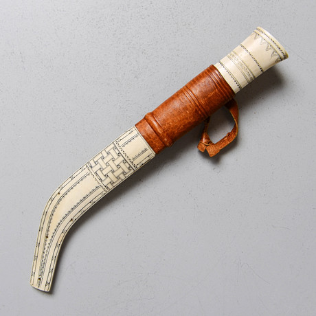 PAUL LARSSON. Samekniv, halvhorn, Järpbyn, Jämtland (1906-1996). på auktion hos Formstad Auktioner
