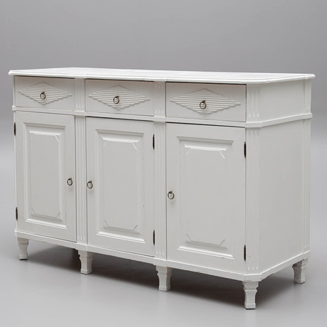 SIDEBOARD 