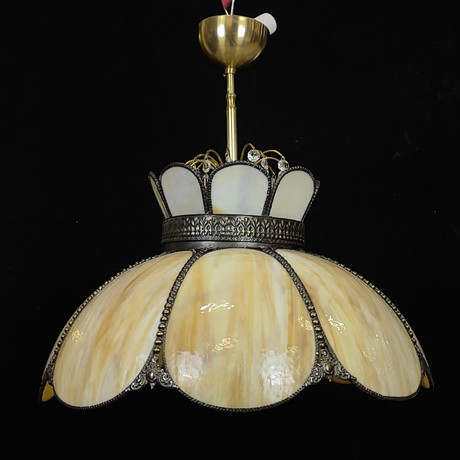 TAKLAMPA. Tiffanystil, Geringer & Sons, Gramercy Park Lighting, USA, 1900-tal. på auktion hos Roslagens Auktionsverk