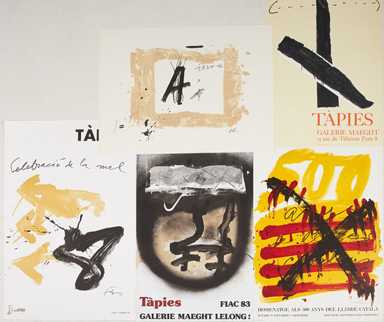 ANTONI TÀPIES. EFTER. Utställningsaffischer samt "Lettre A", 4+1 st, Galerie Maeght, 1970-90 tal, litografi, s på auktion hos Stockholms Auktionsverk Sickla