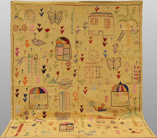 MATTA, Kelim med handbroderad dekor, cirka 241 x 185 cm. på auktion hos RA Auktionsverket Norrköping