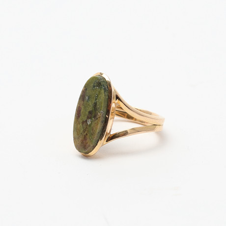 RING, guld 18K och epidot. på auktion hos Uppsala Auktionskammare