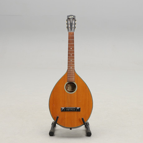 GITARRLUTA, Levin, 1935. på auktion hos Crafoord Auktioner Malmö
