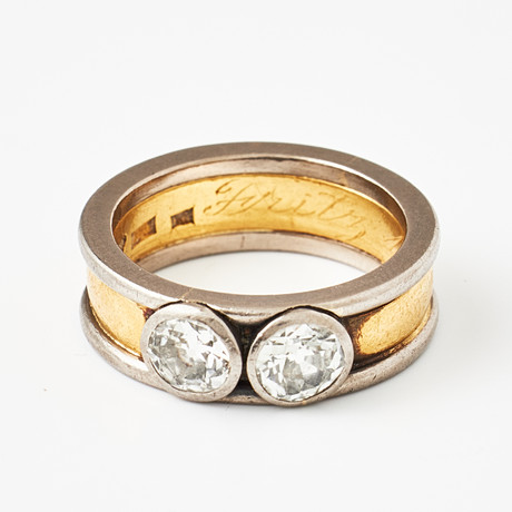 RING, 23 k guld, 2 gammalslipade diamanter ca 0,60 ct/st, i 18 k vitguldsmontering. på auktion hos Stockholms Auktionsverk Magasin 5