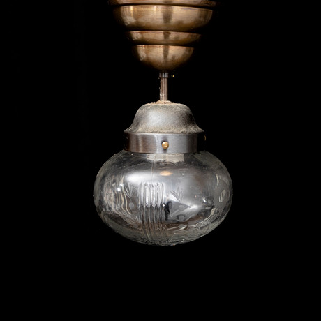 TAKLAMPA, glas och metall, 1900-talets första hälft, höjd ca 24 cm. på auktion hos Auktionshuset Kolonn