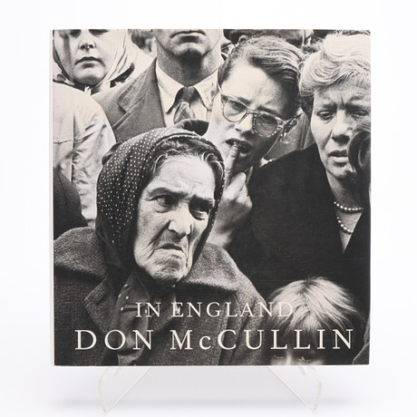 DON MCCULLINS "IN ENGLAND", 2007. på auktion hos Crafoord Auktioner Lund