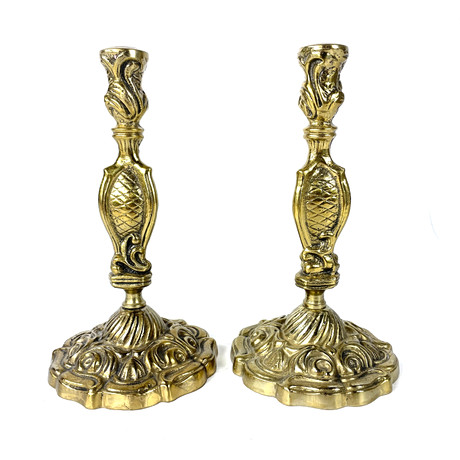 LJUSSTAKAR, ett par, "Kalmar brons", 1900-tal. på auktion hos Roslagens Auktionsverk
