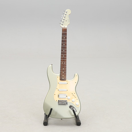 ELGITARR, Fender Stratocaster Silver Sister, Mexico 2005. på auktion hos Crafoord Auktioner Malmö