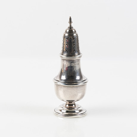 SOCKERSTRÖARE, sterlingsilver, Barker Ellis Silver Co, Birmingham 1966. på auktion hos Stockholms Auktionsverk Helsingborg