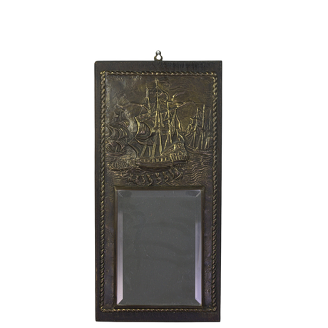 SPEGEL, slipat glas, trä, mässing, 1900-tal. på auktion hos Höganäs Auktionsverk